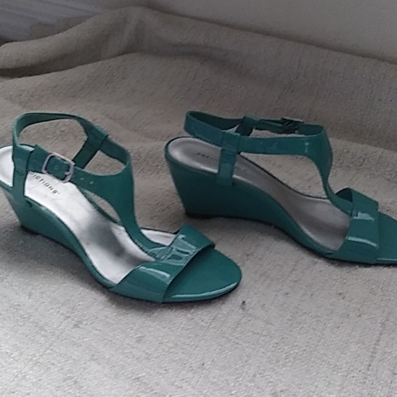 Sandal - Picture 2 of 4